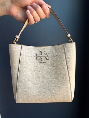 Tory Burch Cream Pebbled Leather Bucket Bag with Gold Hardware